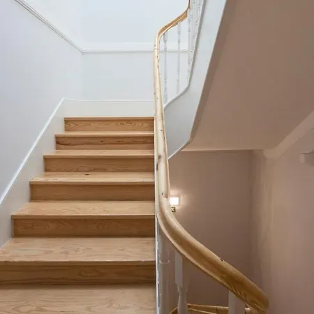 Stylish W/ Ac & Balcony By Lovelystay Apartment *