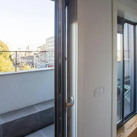 Stylish W/ Ac & Balcony By Lovelystay