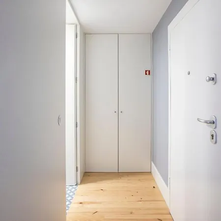 Stylish W/ Ac & Balcony By Lovelystay