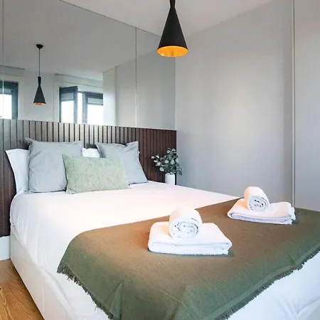 Stylish W/ Ac & Balcony By Lovelystay * Порту