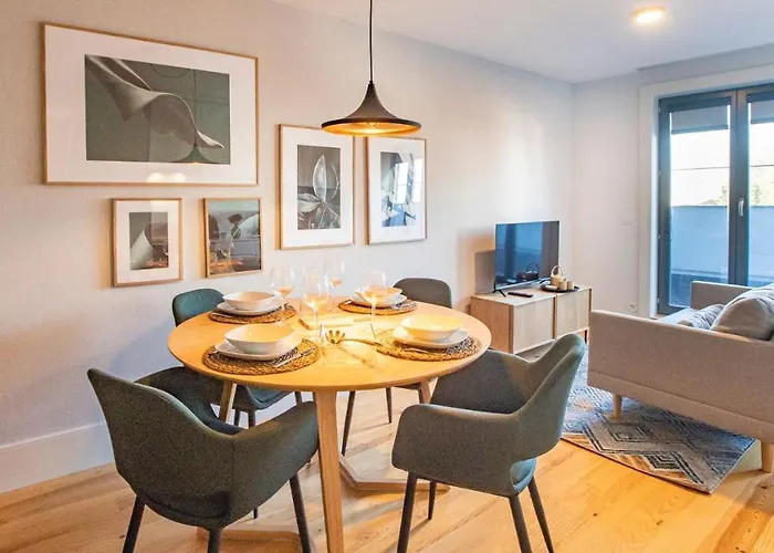 Stylish W/ Ac & Balcony By Lovelystay Apartament