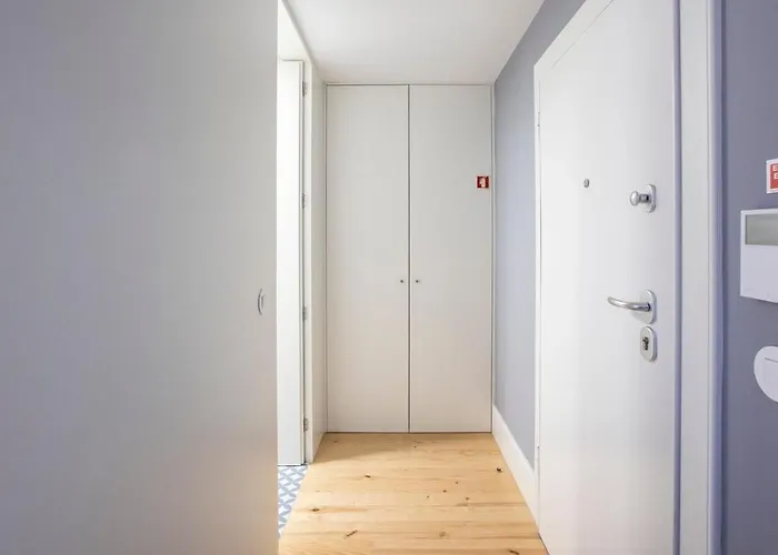 Stylish W/ Ac & Balcony By Lovelystay