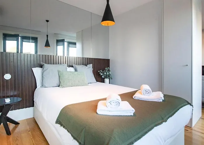 Stylish W/ Ac & Balcony By Lovelystay * פורטו