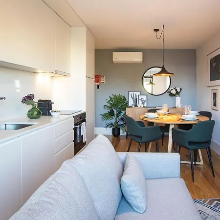 Appartement Stylish W/ Ac & Balcony By Lovelystay *