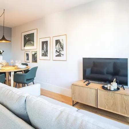 Stylish W/ Ac & Balcony By Lovelystay