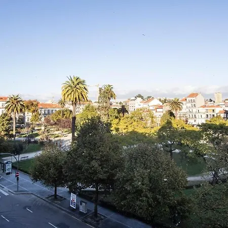 Stylish W/ Ac & Balcony By Lovelystay Daire Porto