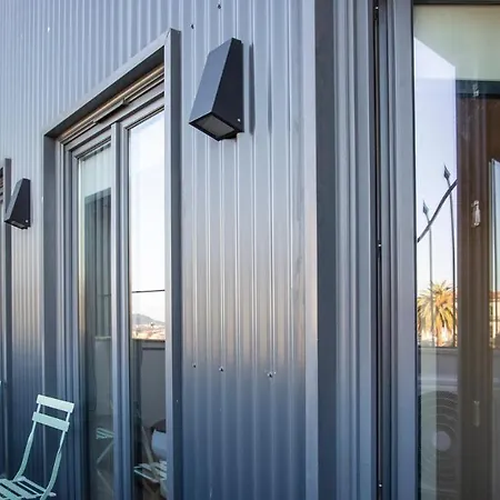 Stylish W/ Ac & Balcony By Lovelystay *